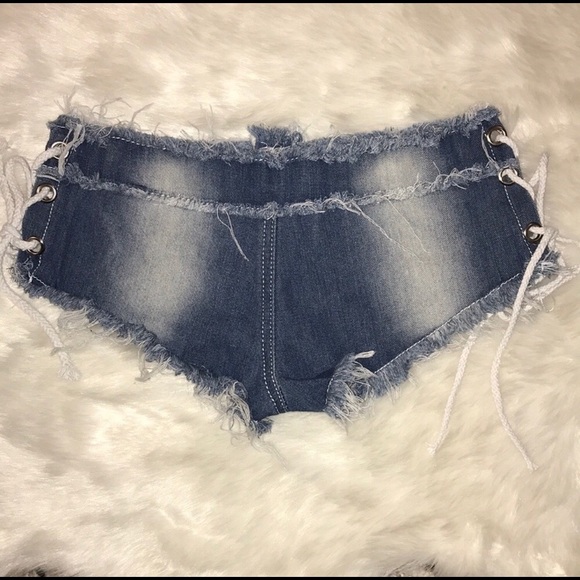 SOLD✨ Denim Booty Shorts - Picture 4 of 6